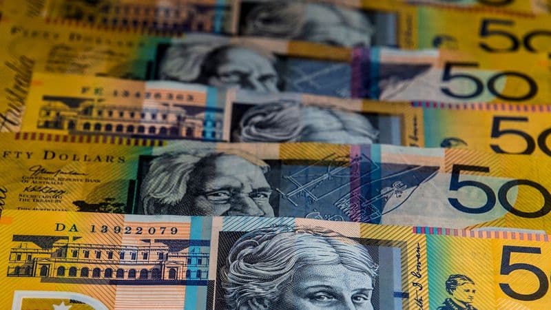 Australian fifty-dollar notes, representing home loan savings